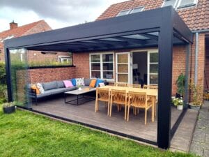 Bioklimatisk pergola og skydeglas i Virum - billede 1